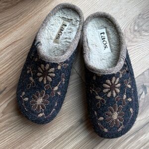 Taos Floral Embroidered  Woolderness 2 Slipper Clogs size US 6-6.5